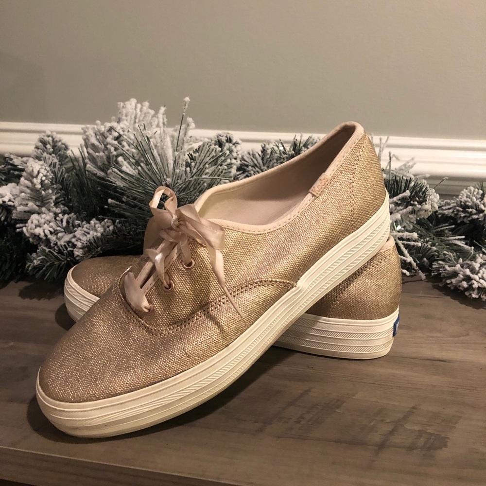 Women’s Triple Matte Metallic KEDS sneaker, size 9